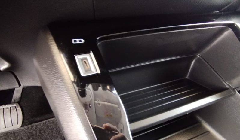 Peugeot e-208 completo