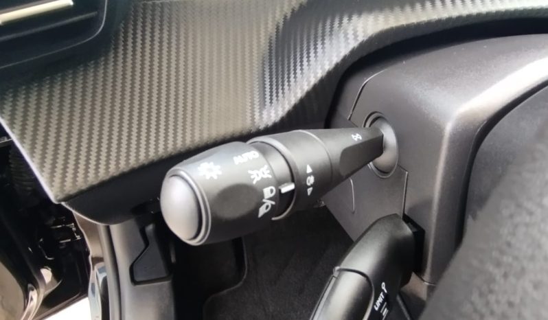 Peugeot e-208 completo
