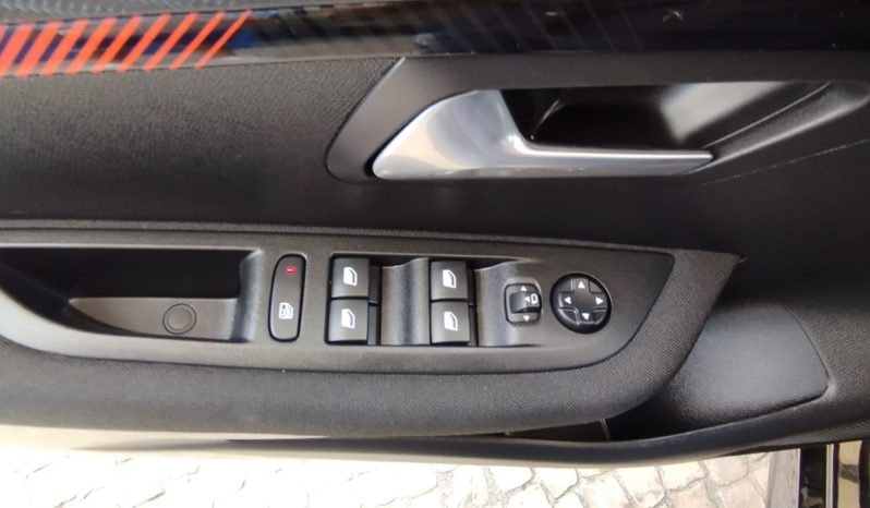 Peugeot e-208 completo