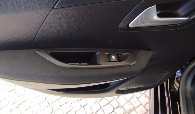 Peugeot e-208 completo
