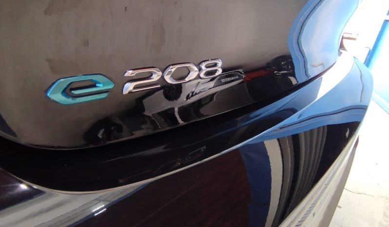 Peugeot e-208 completo