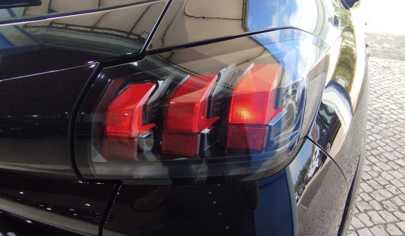 Peugeot e-208 completo
