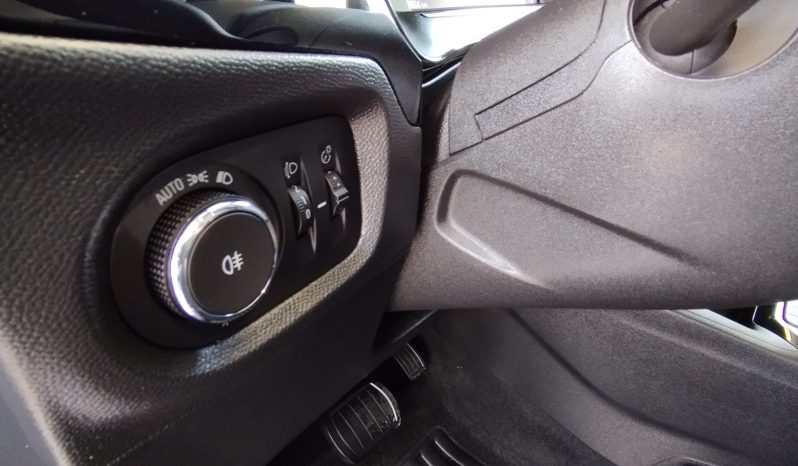 Opel E-Corsa completo