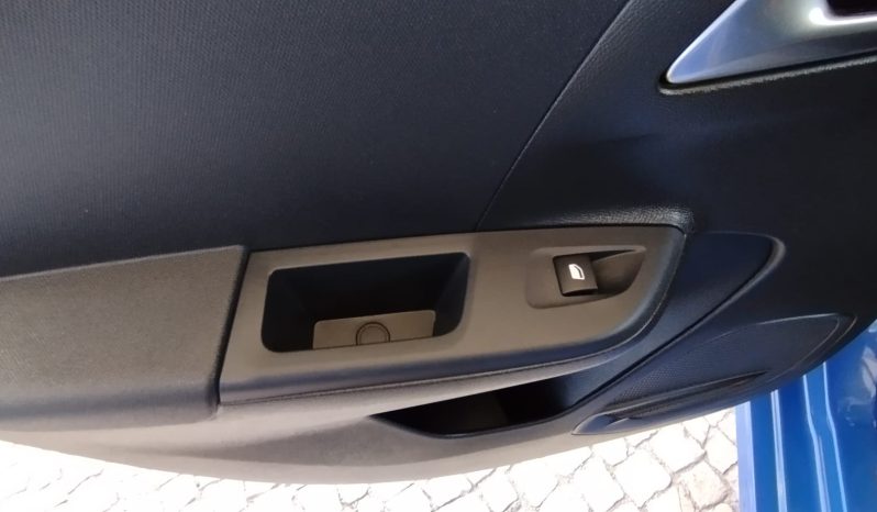 Opel E-Corsa completo
