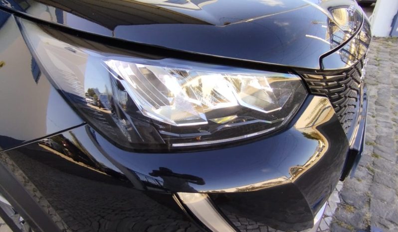 Peugeot e-2008 completo