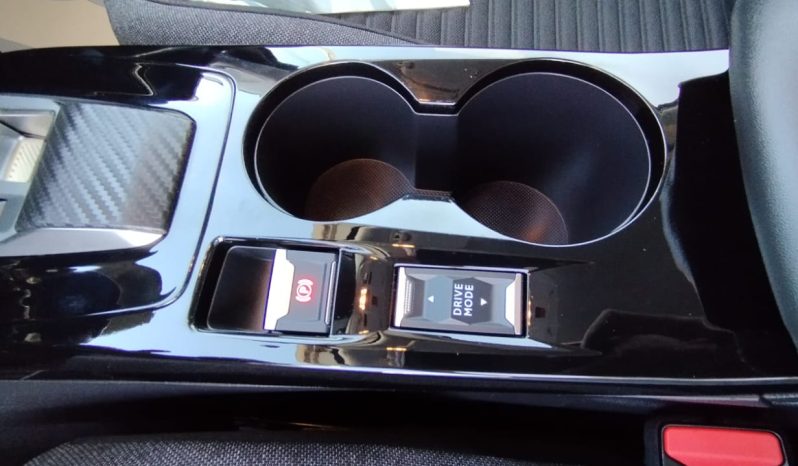 Peugeot e-2008 completo