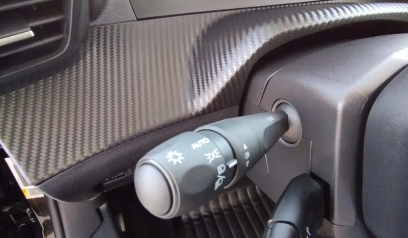 Peugeot e-2008 completo