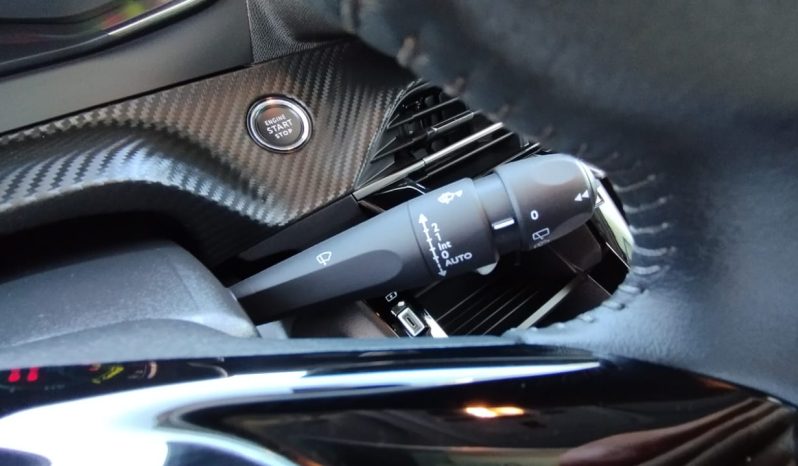 Peugeot e-2008 completo