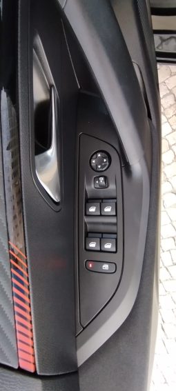 Peugeot e-2008 completo