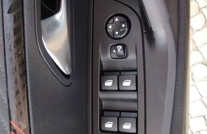 Peugeot e-2008 completo