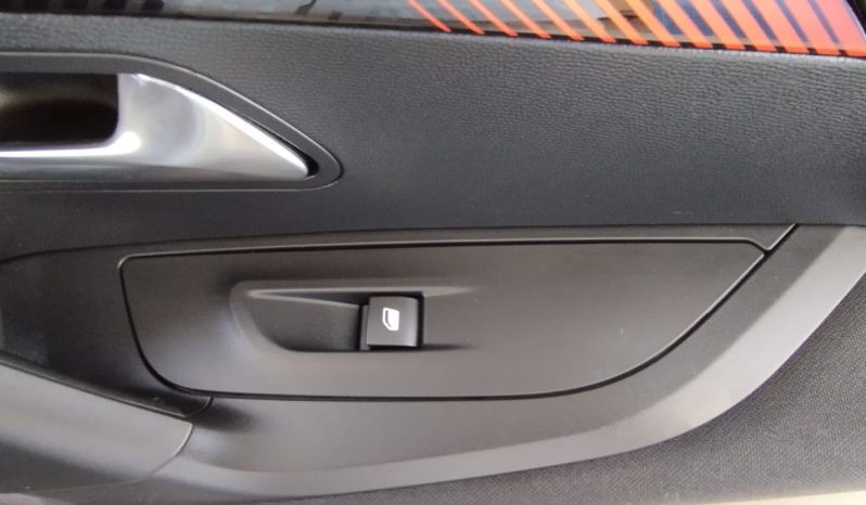 Peugeot e-2008 completo