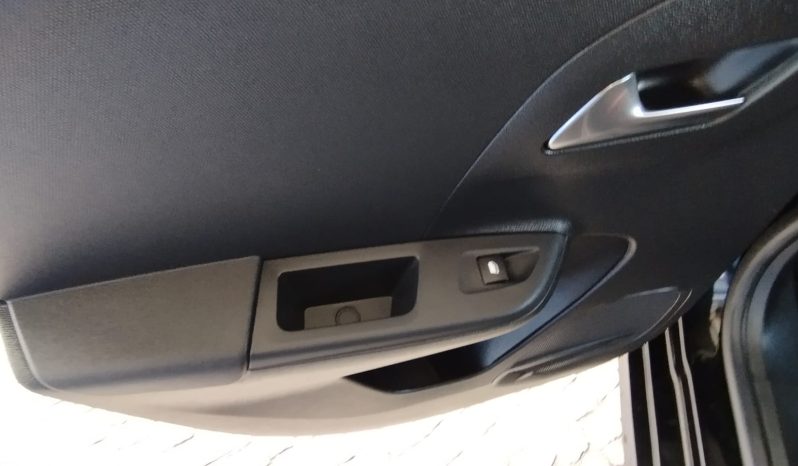 Opel E-Corsa completo
