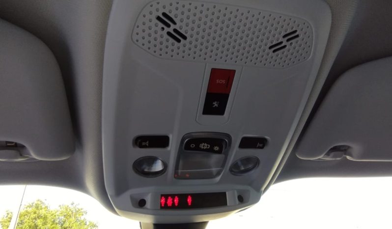 Peugeot e-2008 completo