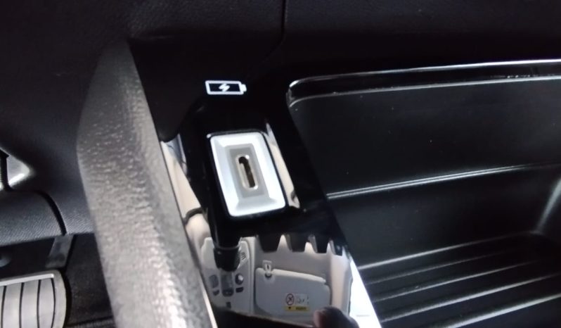 Peugeot e-2008 completo