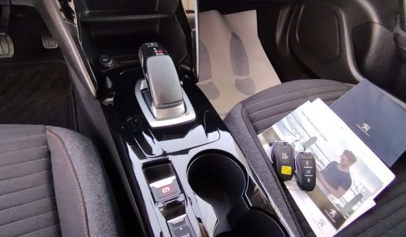 Peugeot e-2008 completo