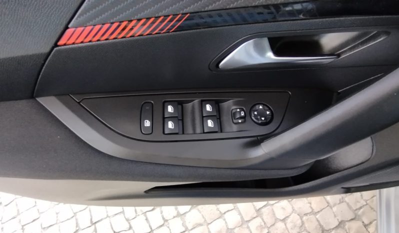 Peugeot e-2008 completo