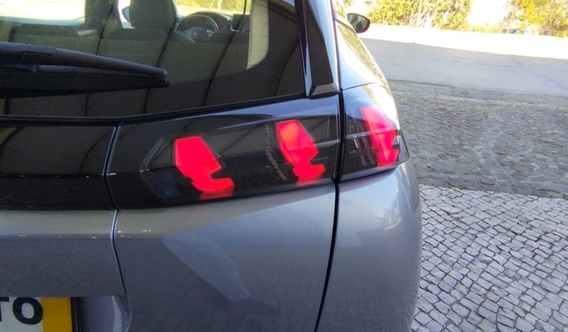 Peugeot e-2008 completo