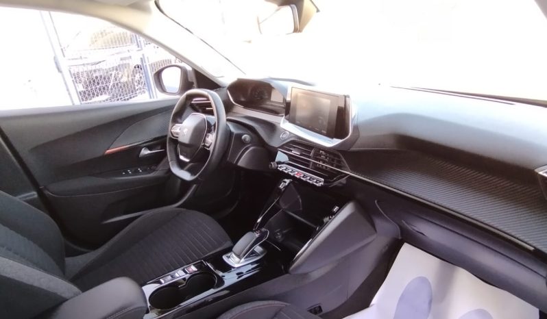 Peugeot e-2008 completo
