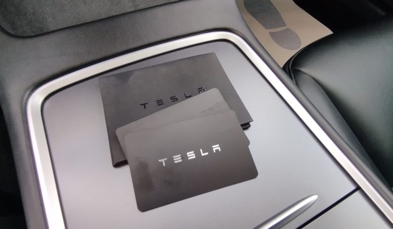 Tesla Model 3 completo