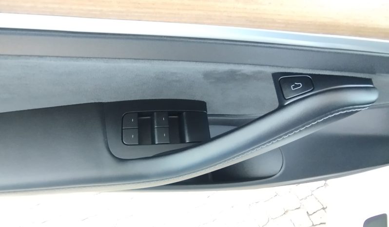 Tesla Model 3 completo