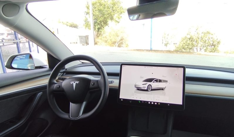 Tesla Model 3 completo