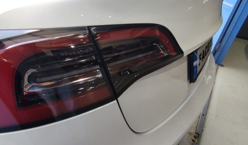 Tesla Model 3 completo