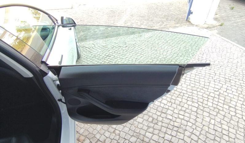 Tesla Model 3 completo