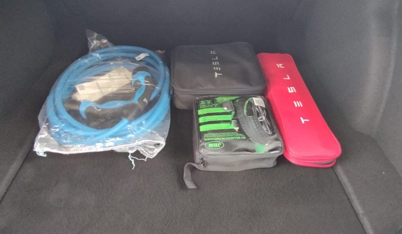 Tesla Model 3 completo