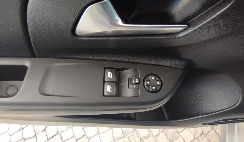 Opel Corsa-E completo