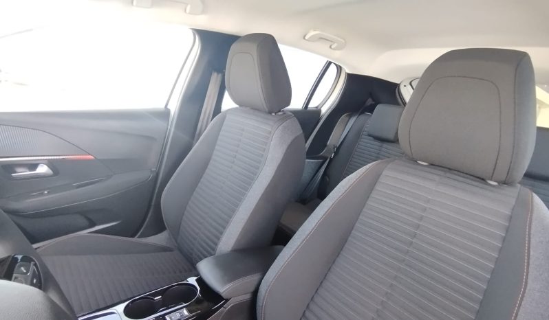 Peugeot e-208 completo