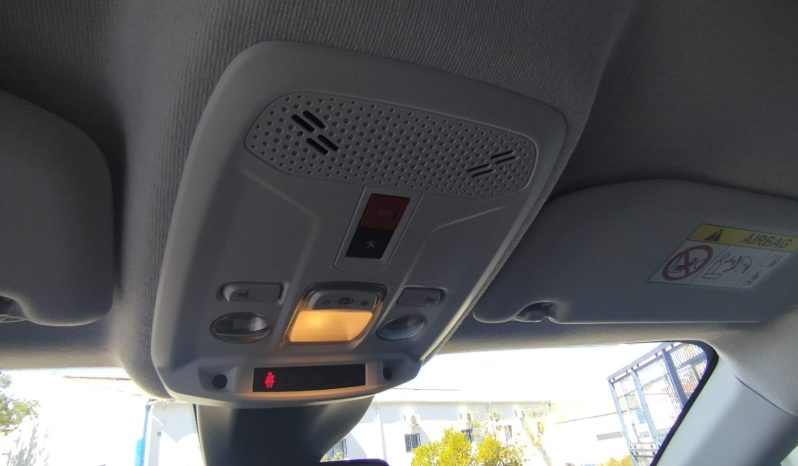 Peugeot e-208 completo