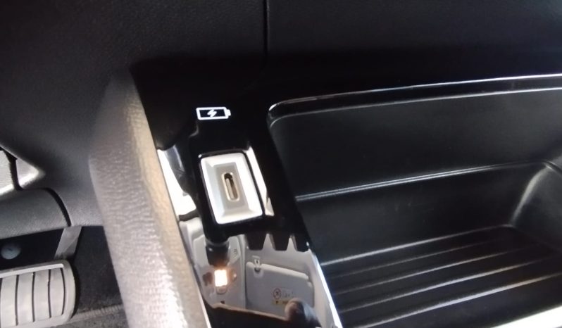 Peugeot e-208 completo