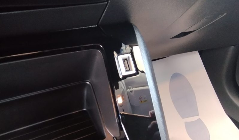 Peugeot e-208 completo