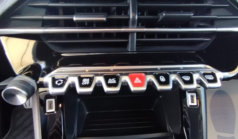 Peugeot e-208 completo