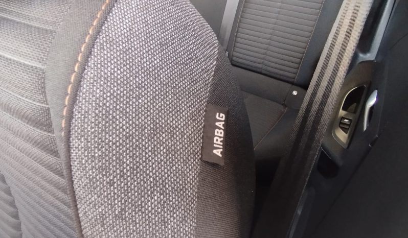 Peugeot e-208 completo