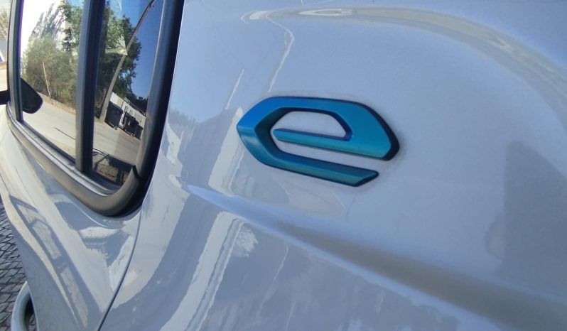 Peugeot e-208 completo