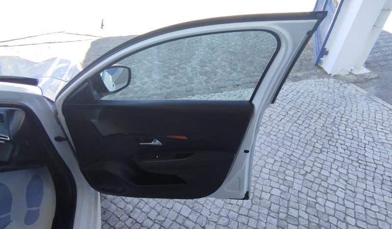 Peugeot e-208 completo