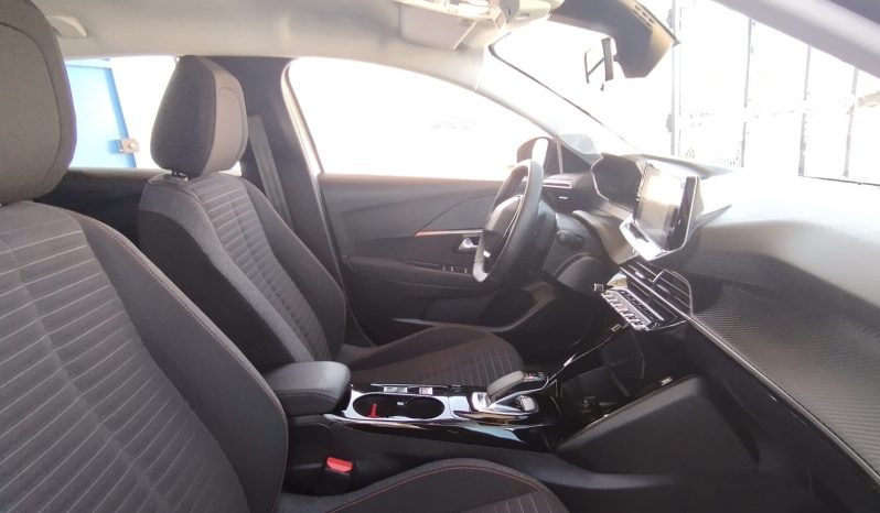 Peugeot e-208 completo