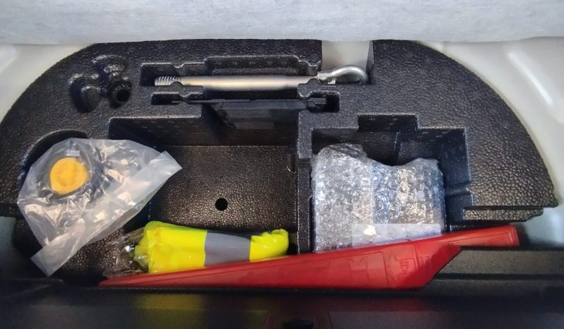 Peugeot e-208 completo