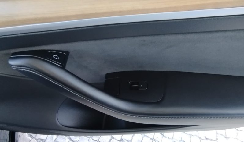 Tesla model 3 completo