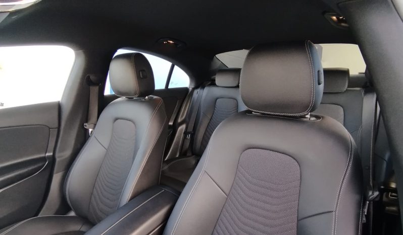 Mercedes CLA 180 completo
