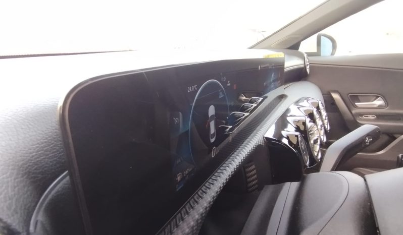 Mercedes CLA 180 completo