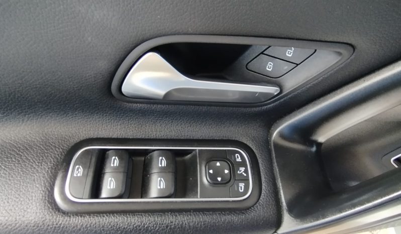 Mercedes CLA 180 completo