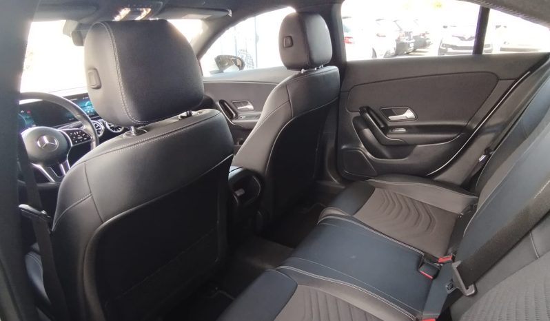 Mercedes CLA 180 completo