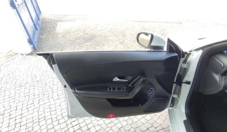 Mercedes CLA 180 completo