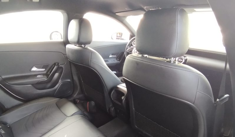 Mercedes CLA 180 completo