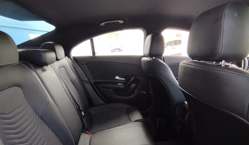 Mercedes CLA 180 completo