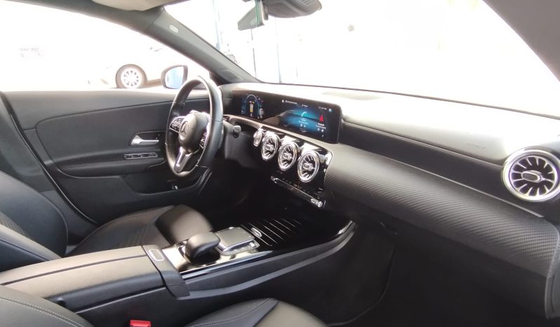 Mercedes CLA 180 completo