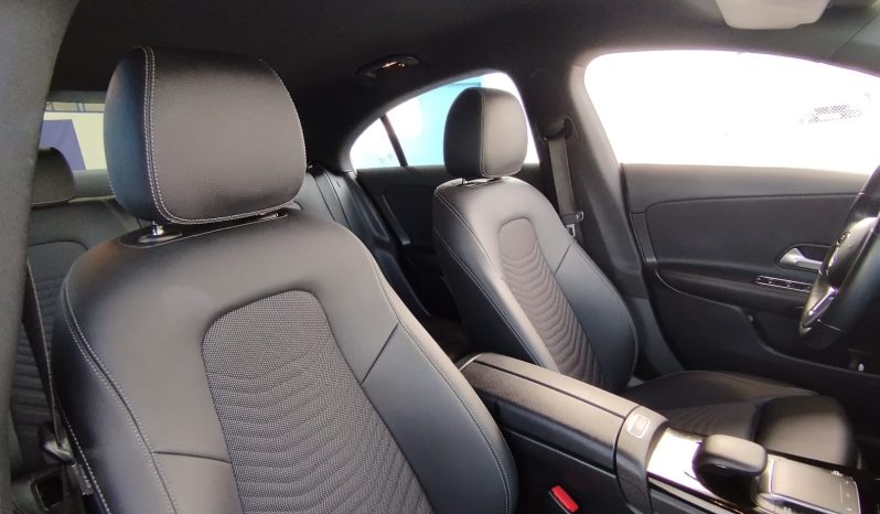 Mercedes CLA 180 completo