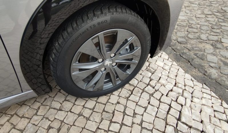 Peugeot e-208 completo